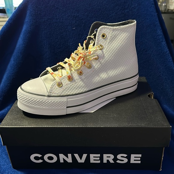 Converse Platforms. Size 8.5 White with floral laces. New in box, never worn - Picture 1 of 6